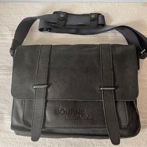 Roots Leather Messenger Bag – The Bourne Legacy Special Edition, 14”